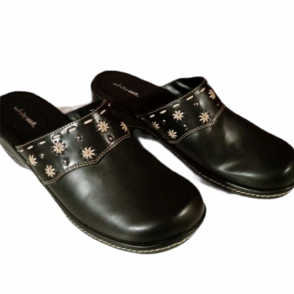White Mountain nursing clogs 7.5 ( fits 6.…